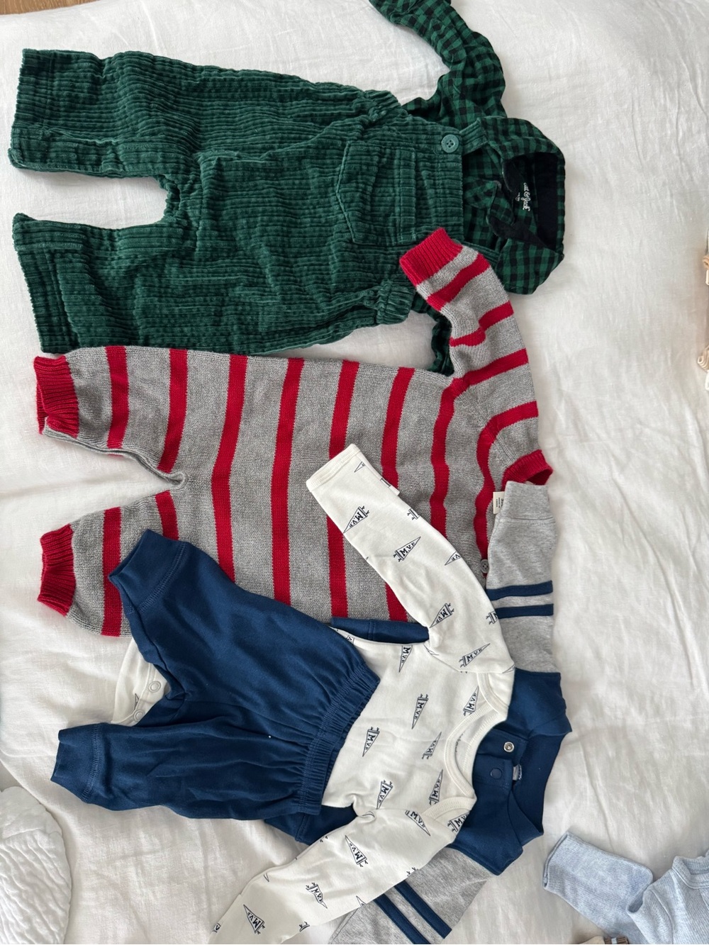 Bundle of newborn-3month gently used clothing